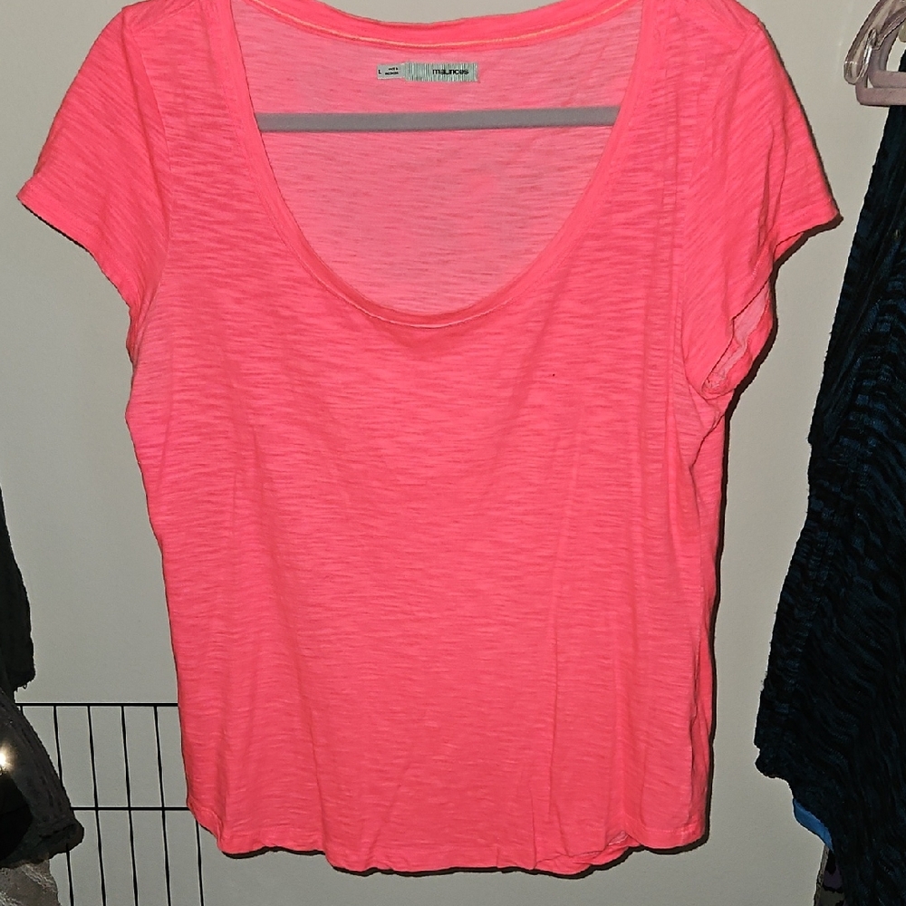 Maurices Bright Pink Short Sleeve Tee